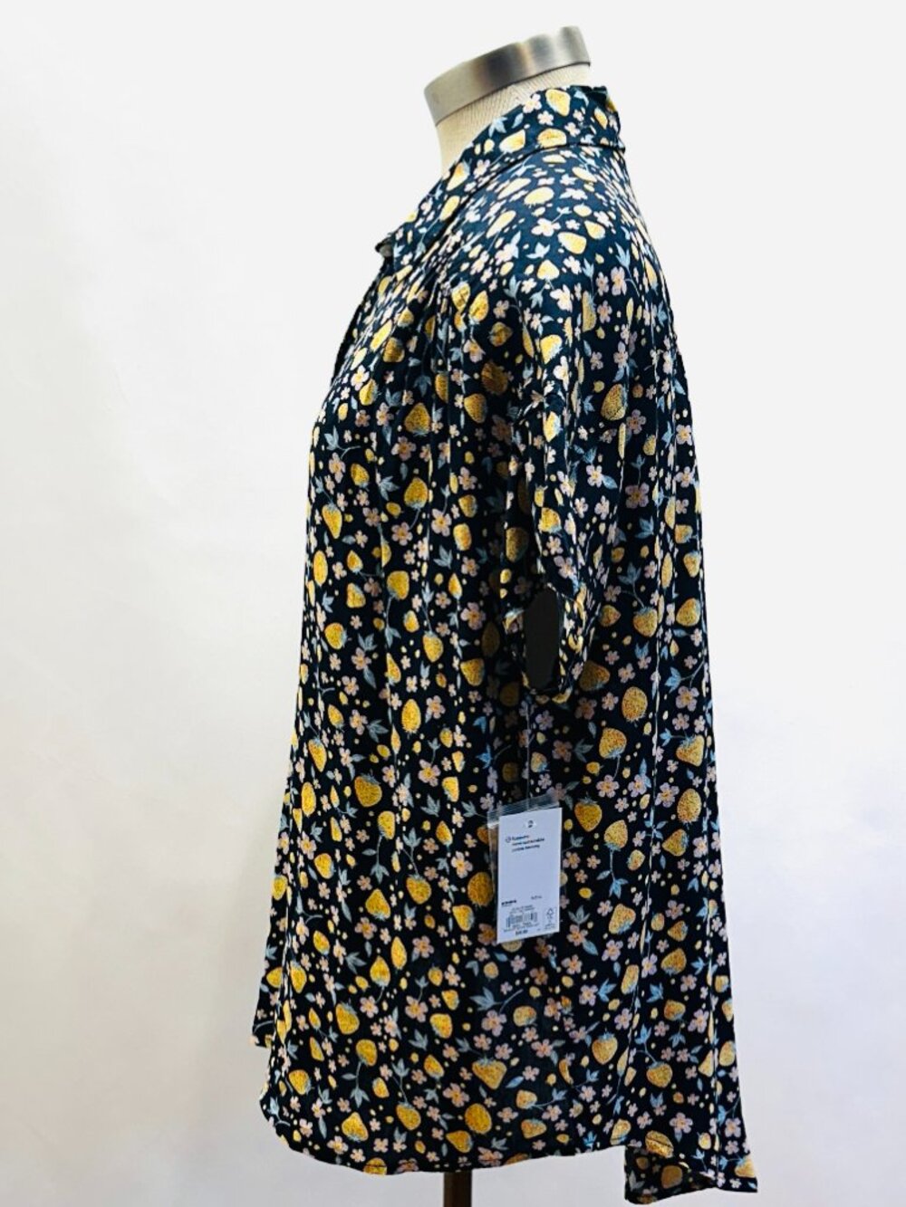 NWT SO Women Short Sleeve Button Down Collared Floral/Fruit Shirt Size XL - Picture 9 of 12